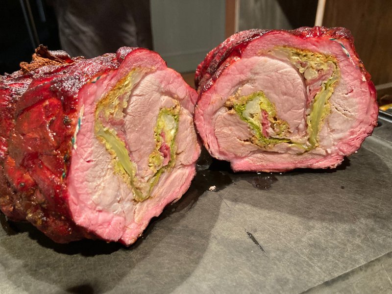 Gesmokter Schweinerollbraten mit Wirsingf&uuml;llung